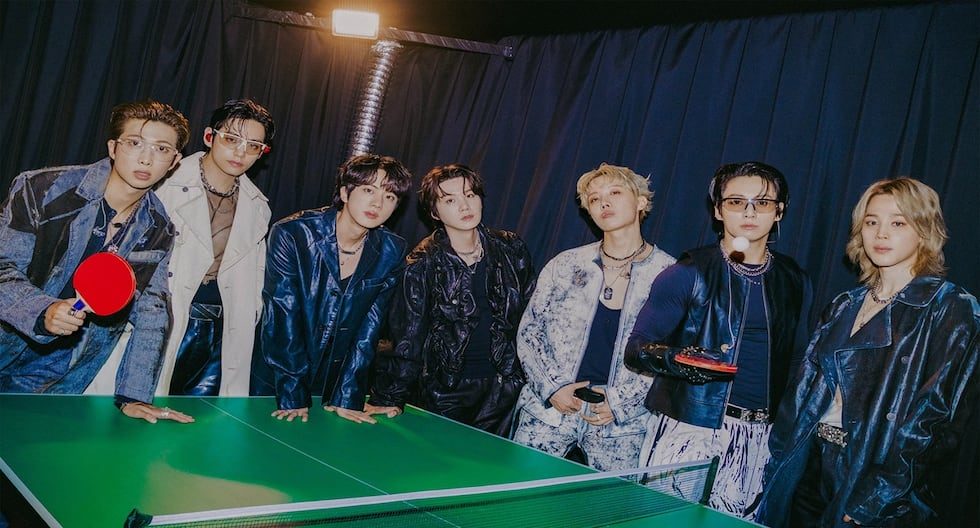 BTS en Chile durante su llegada para los conciertos del Arirang World Tour en el Estadio Nacional.