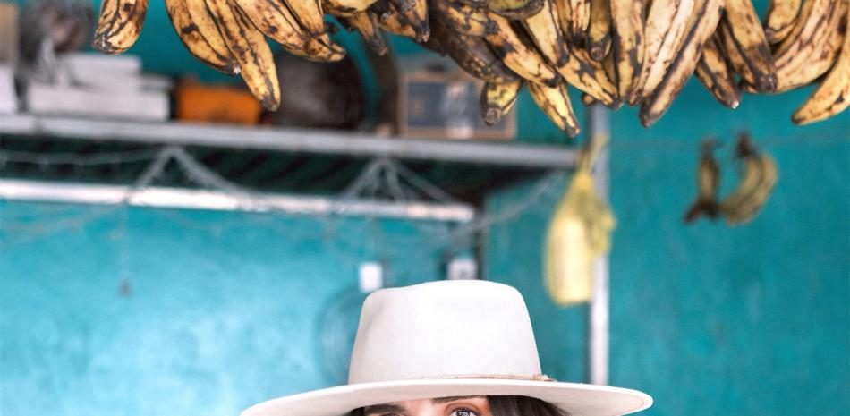 Covi Quintana celebrando Covi Quintana Latin Grammy con su nuevo disco