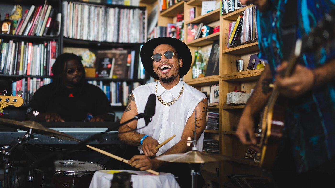 Draco Rosa en Tiny Desk: concierto íntimo con guitarras eléctricas