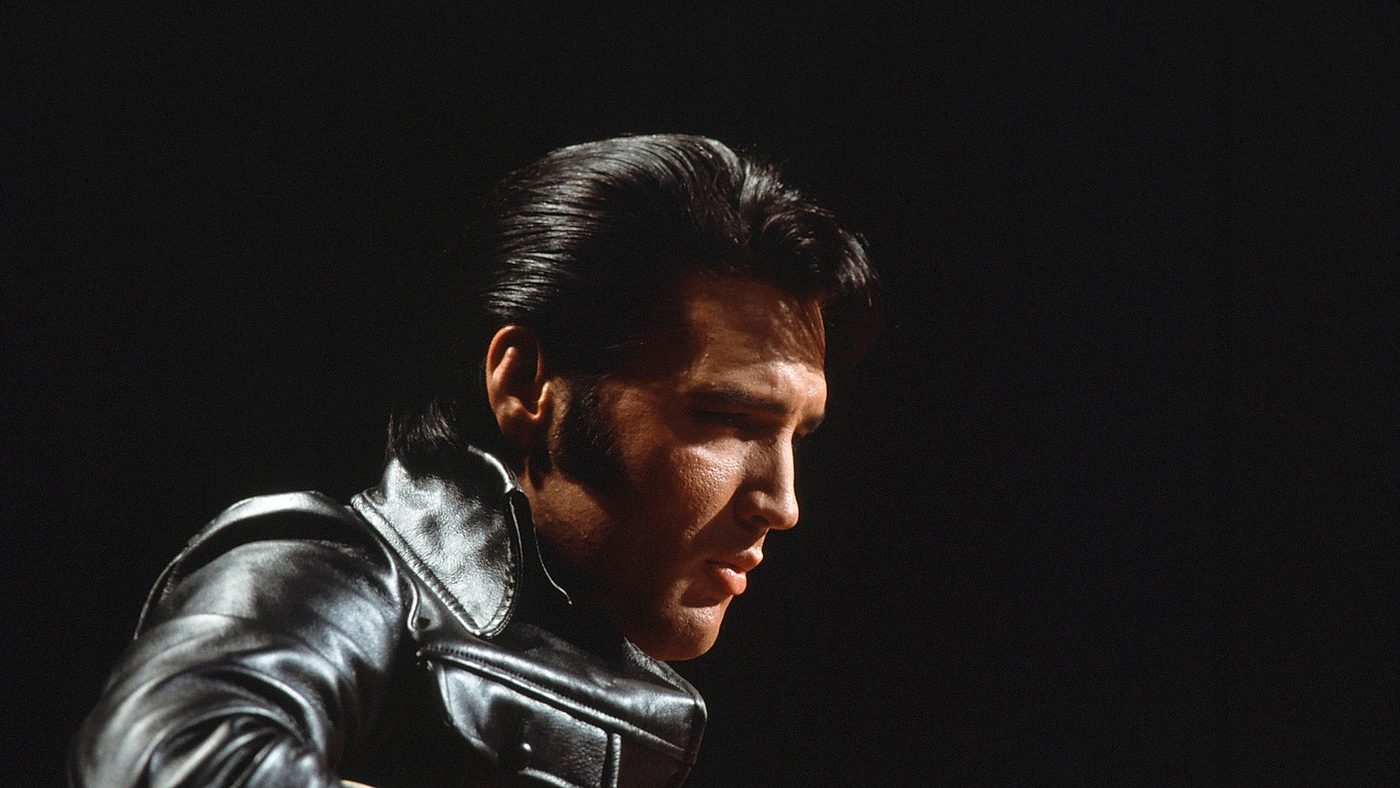 Imagen de Elvis Presley con texto de demanda contra la IA Anthropic