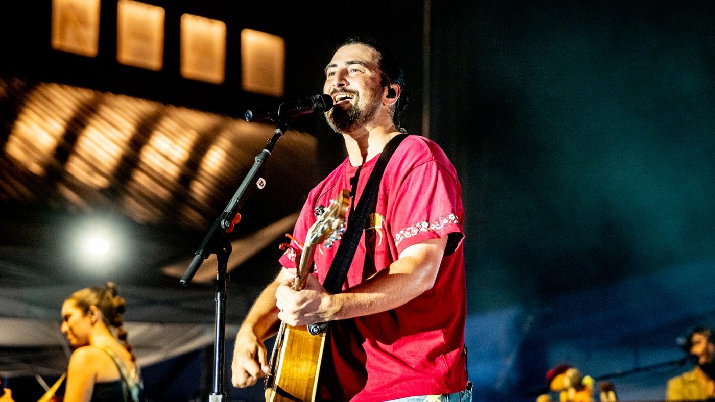 Imagen del anuncio de la gira estadio 2027 de Noah Kahan