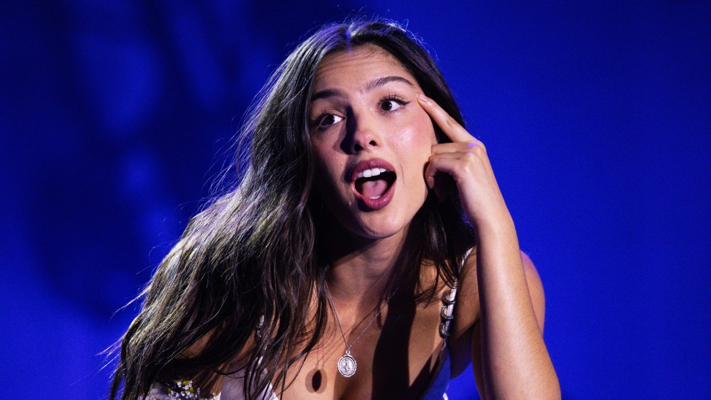 Olivia Rodrigo y Chappell Roan en el videoclip de Expectations