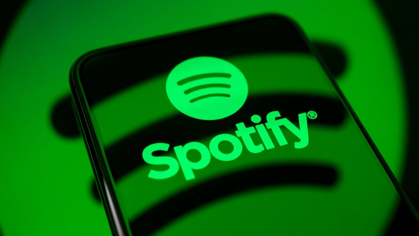 Interfaz de reproducción digital ante la purga de spam en Spotify